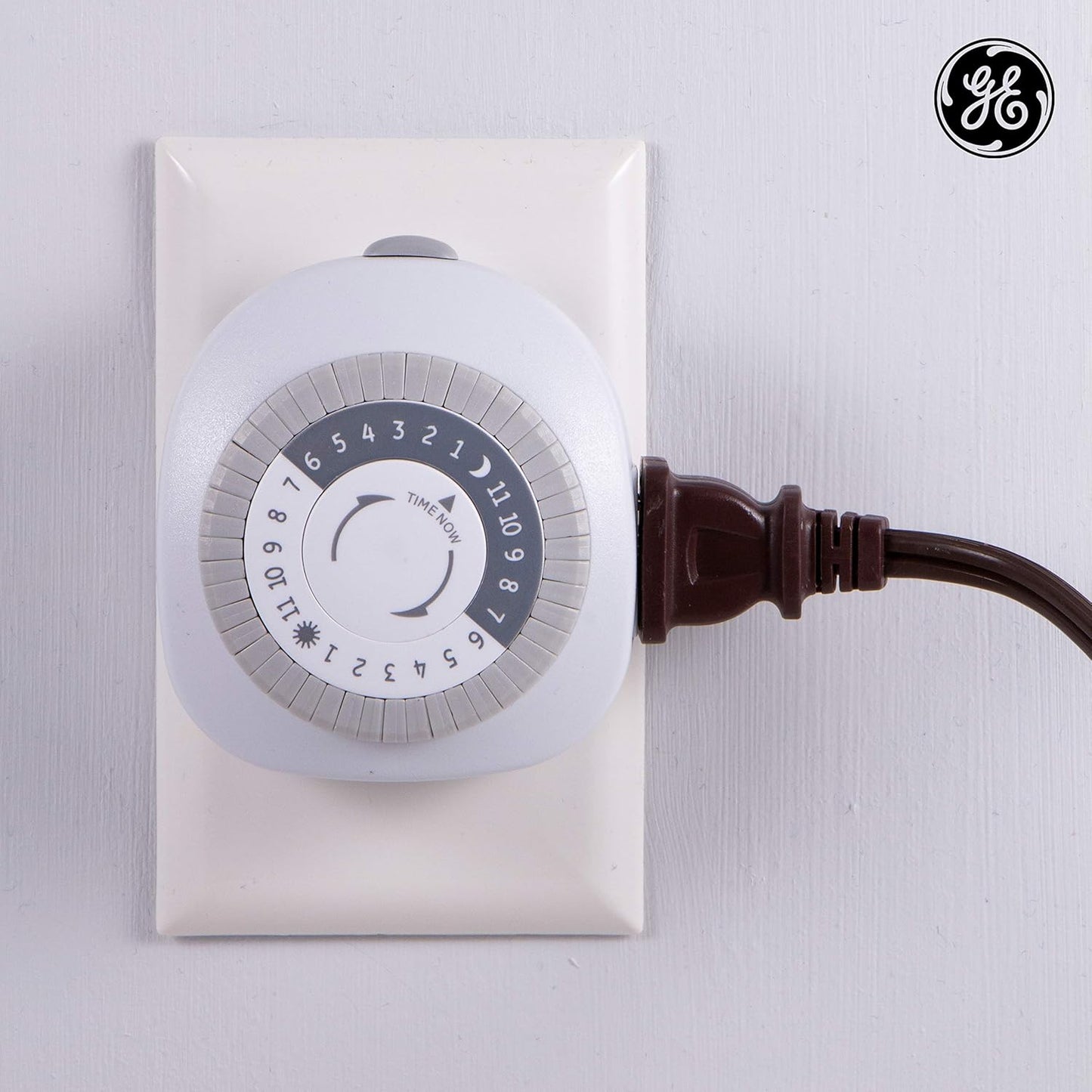GE 24-Hour Basic Indoor Mechanical Timer, 1 Polarized Outlet Timer, Programmable Daily Cycle, 30-Minute Interval Timer Outlet, Two-Prong Light Timer, Plug Timer, Lamp Timer, White, 1 Pack, 15152